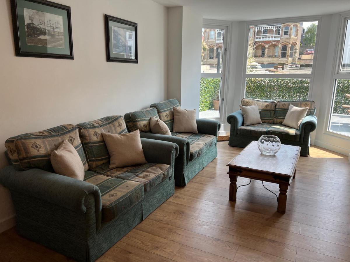 Beautiful Apartment,No 1, With Parking Ilfracombe Eksteriør bilde
